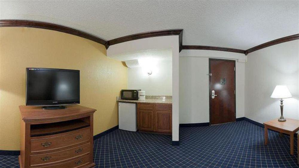 Holiday Inn Express & Suites Nashville-I-40 & I-24 מראה חיצוני תמונה