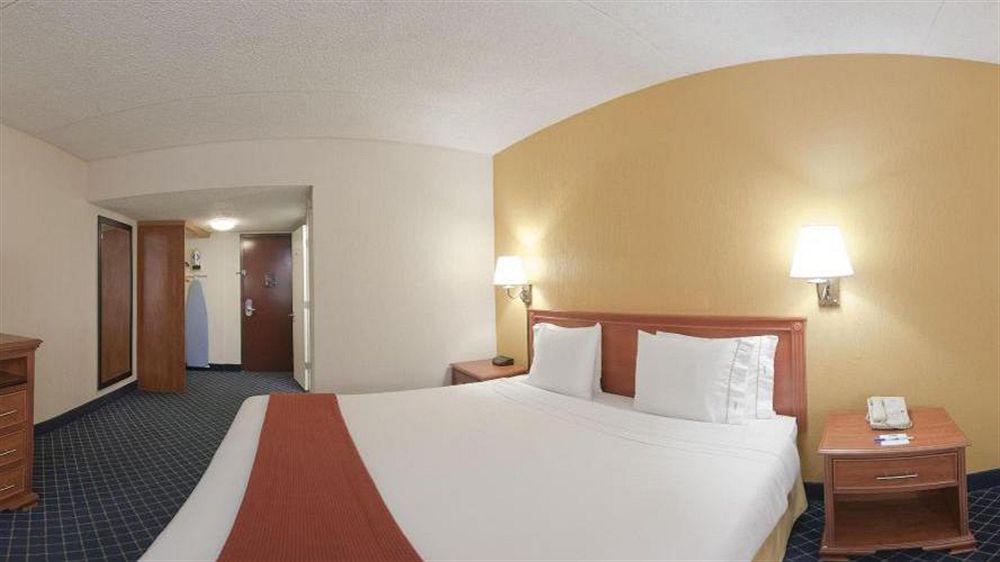 Holiday Inn Express & Suites Nashville-I-40 & I-24 מראה חיצוני תמונה