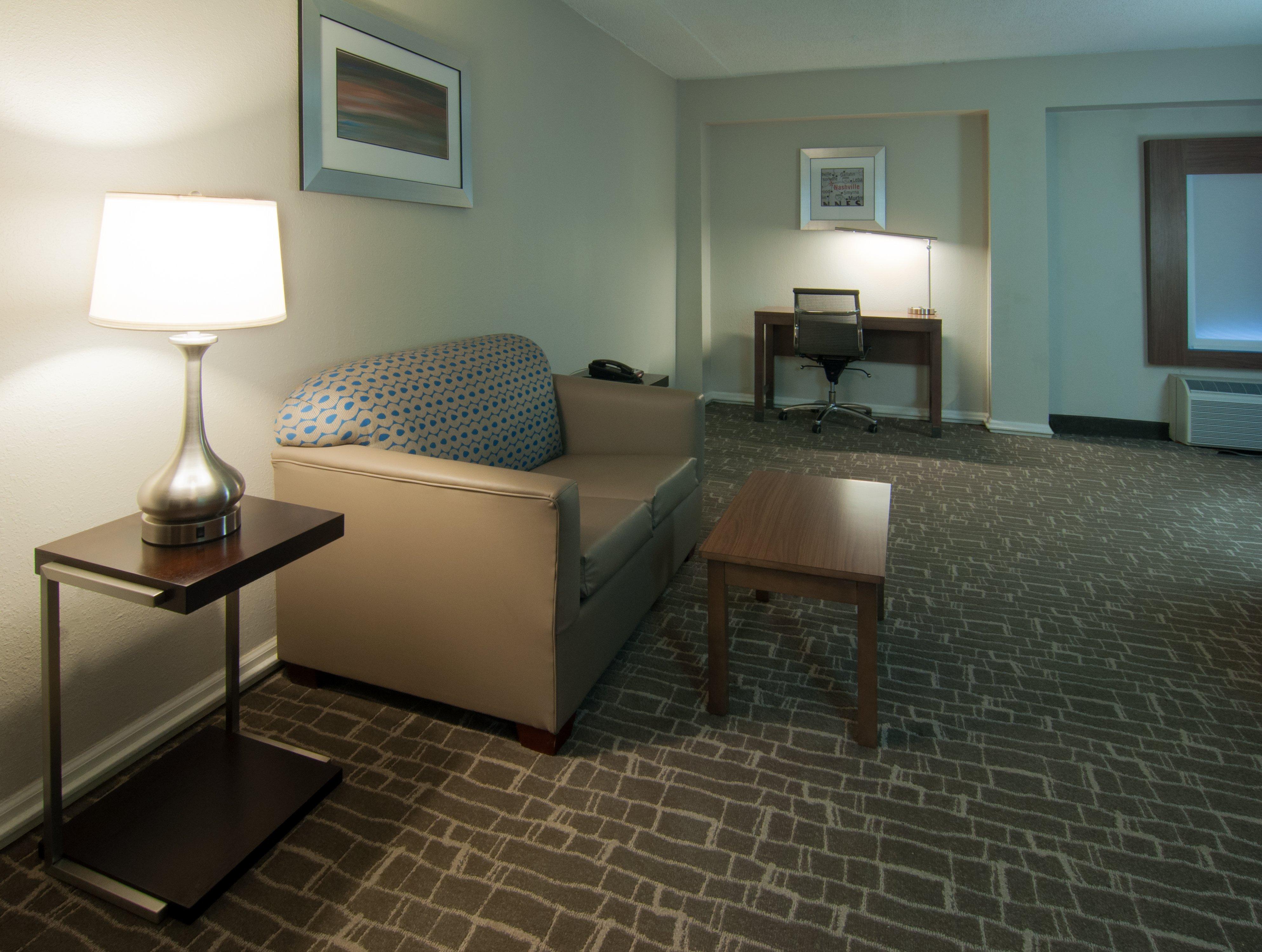 Holiday Inn Express & Suites Nashville-I-40 & I-24 מראה חיצוני תמונה