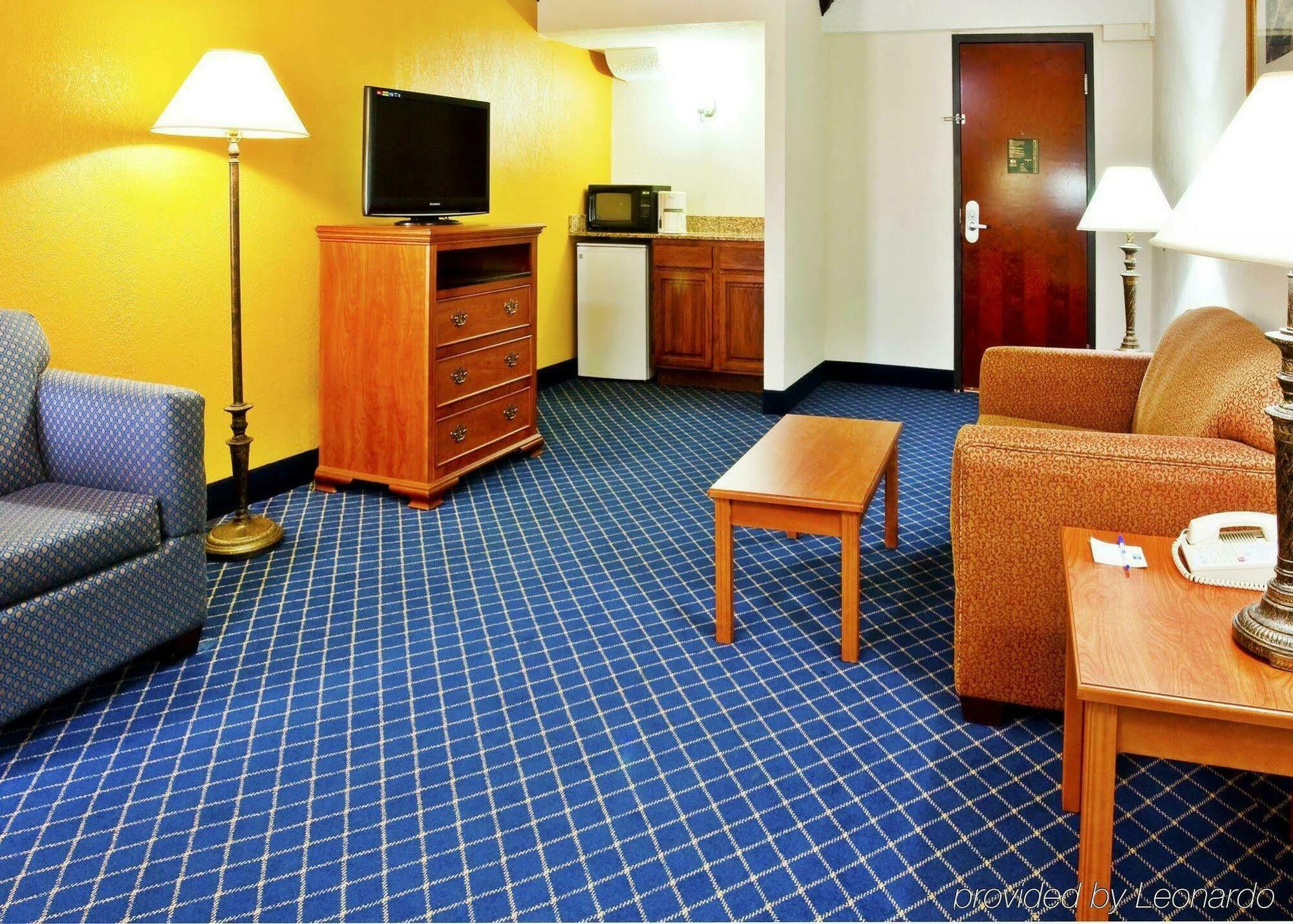 Holiday Inn Express & Suites Nashville-I-40 & I-24 מראה חיצוני תמונה